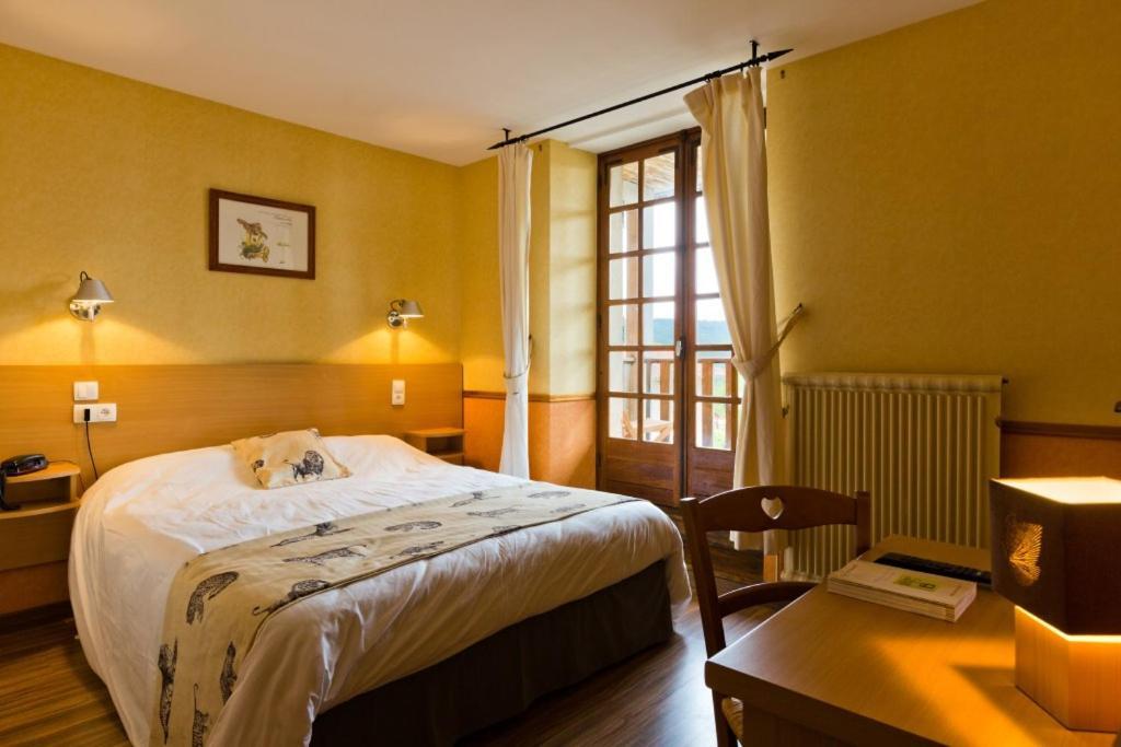Hotel La Clairiere Chambon-sur-Dolore Bagian luar foto