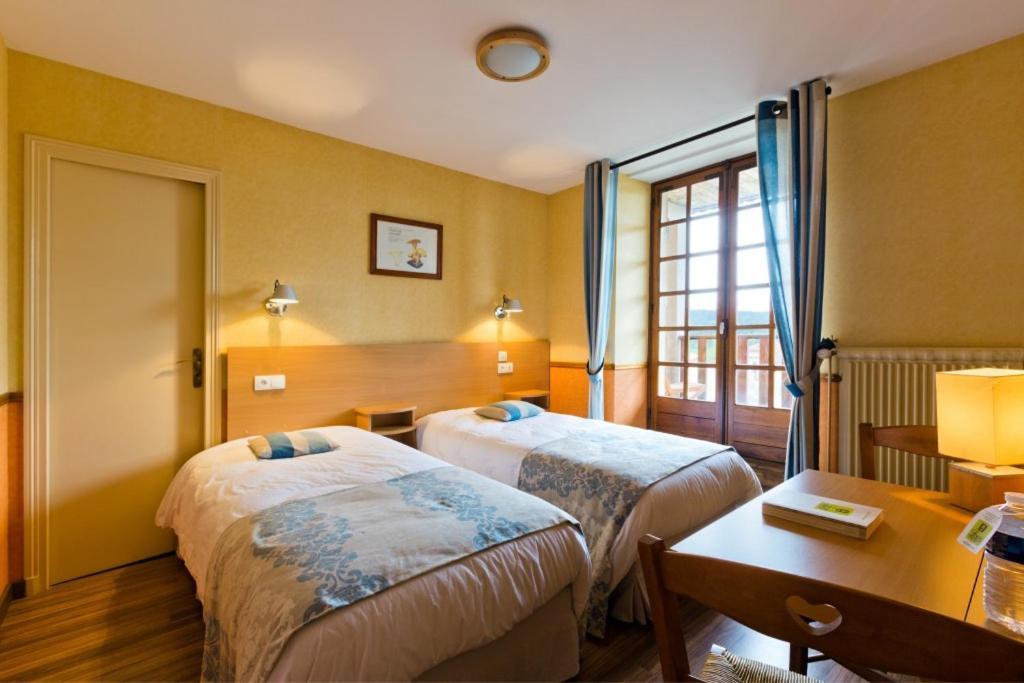 Hotel La Clairiere Chambon-sur-Dolore Bagian luar foto