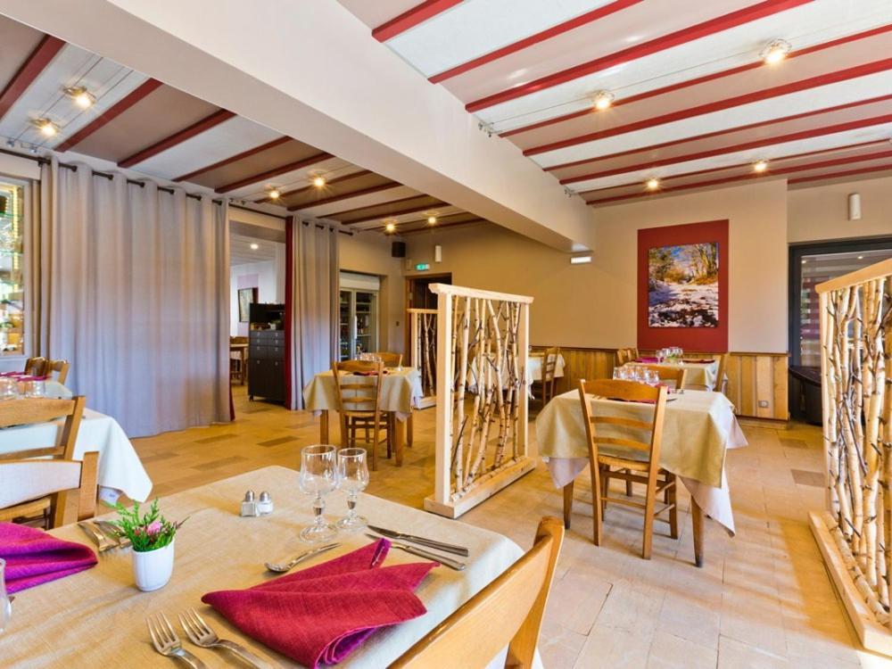 Hotel La Clairiere Chambon-sur-Dolore Bagian luar foto