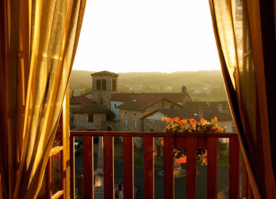 Hotel La Clairiere Chambon-sur-Dolore Bagian luar foto